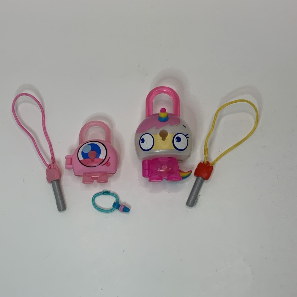 Hasbro 2017 lock Stars pink unicorn toy figure Includes 2 Keys, A Charm & Pal